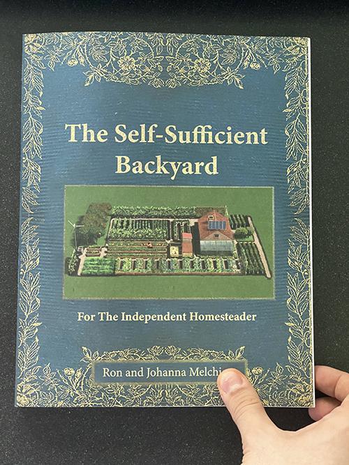 The Self-Sufficient Backyard | For the Independent Homesteader | Off-grid Living & Homesteading Practical DIY Projects| Physical Hardcover Book